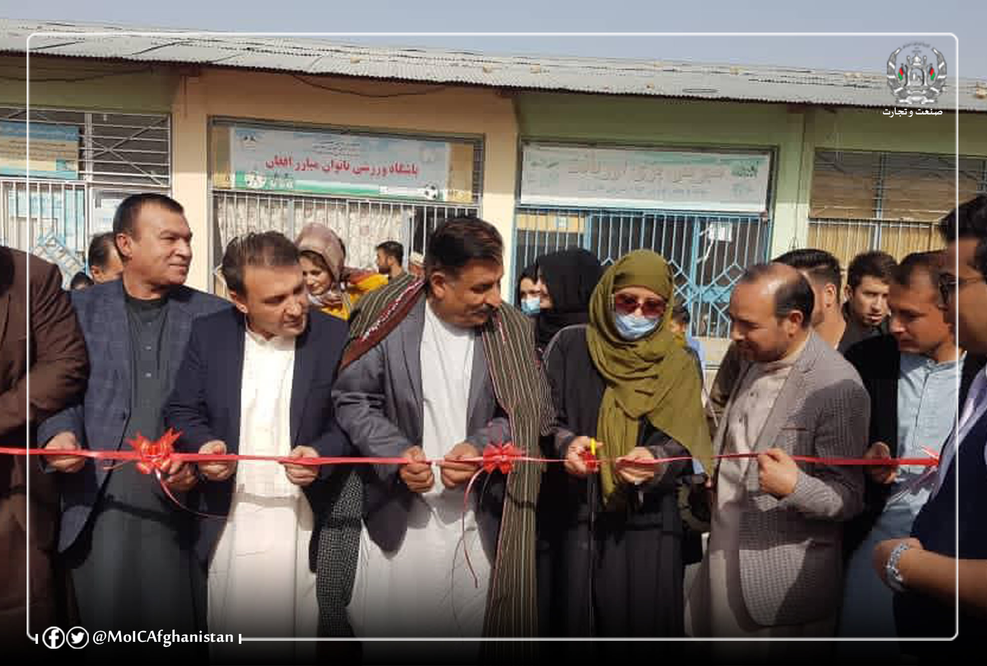 په بلخ ولایت کې د میرمنو لاسي صنایعو نندارتون جوړشو.