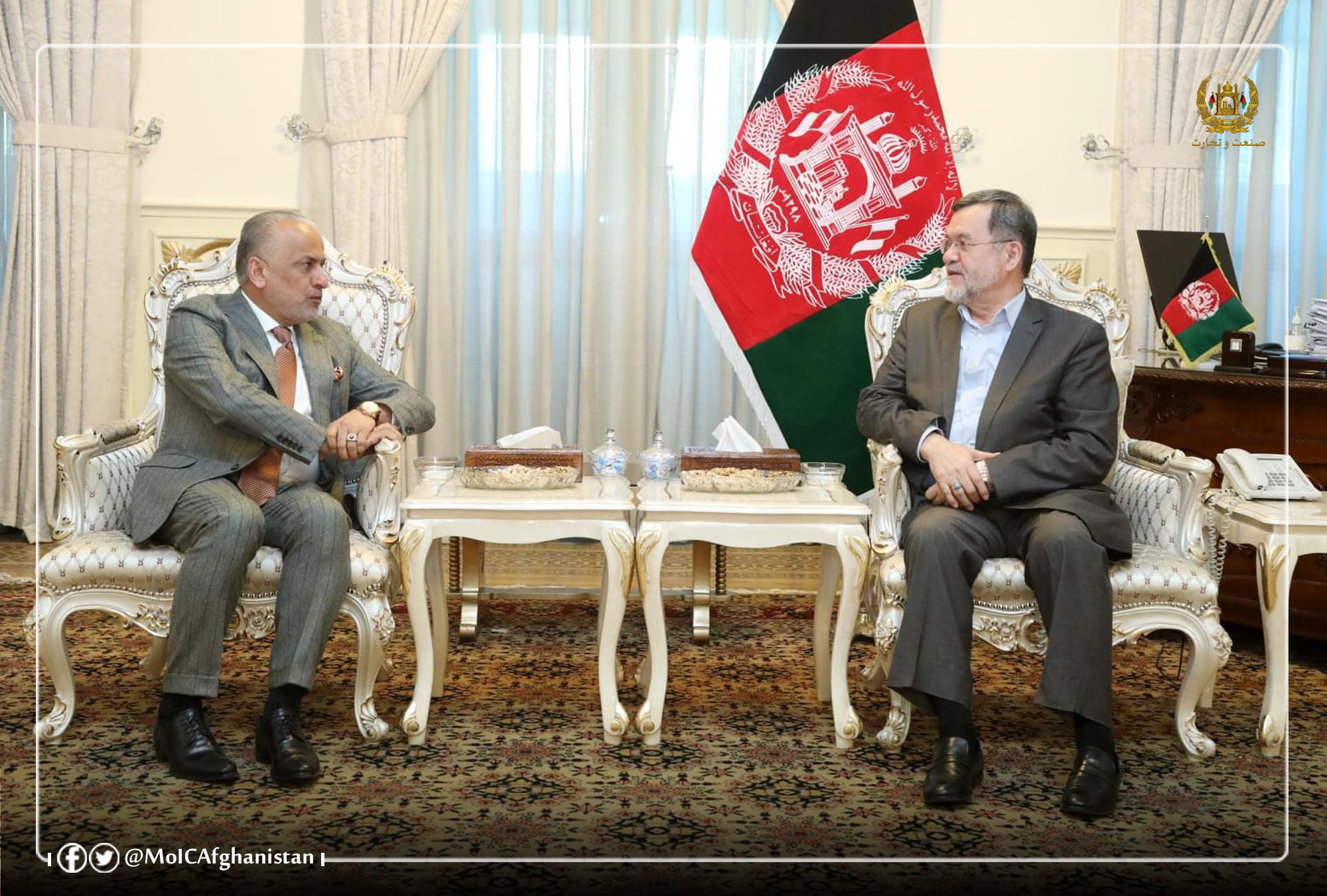 Minister of Industry and Commerce Meets with Vice President