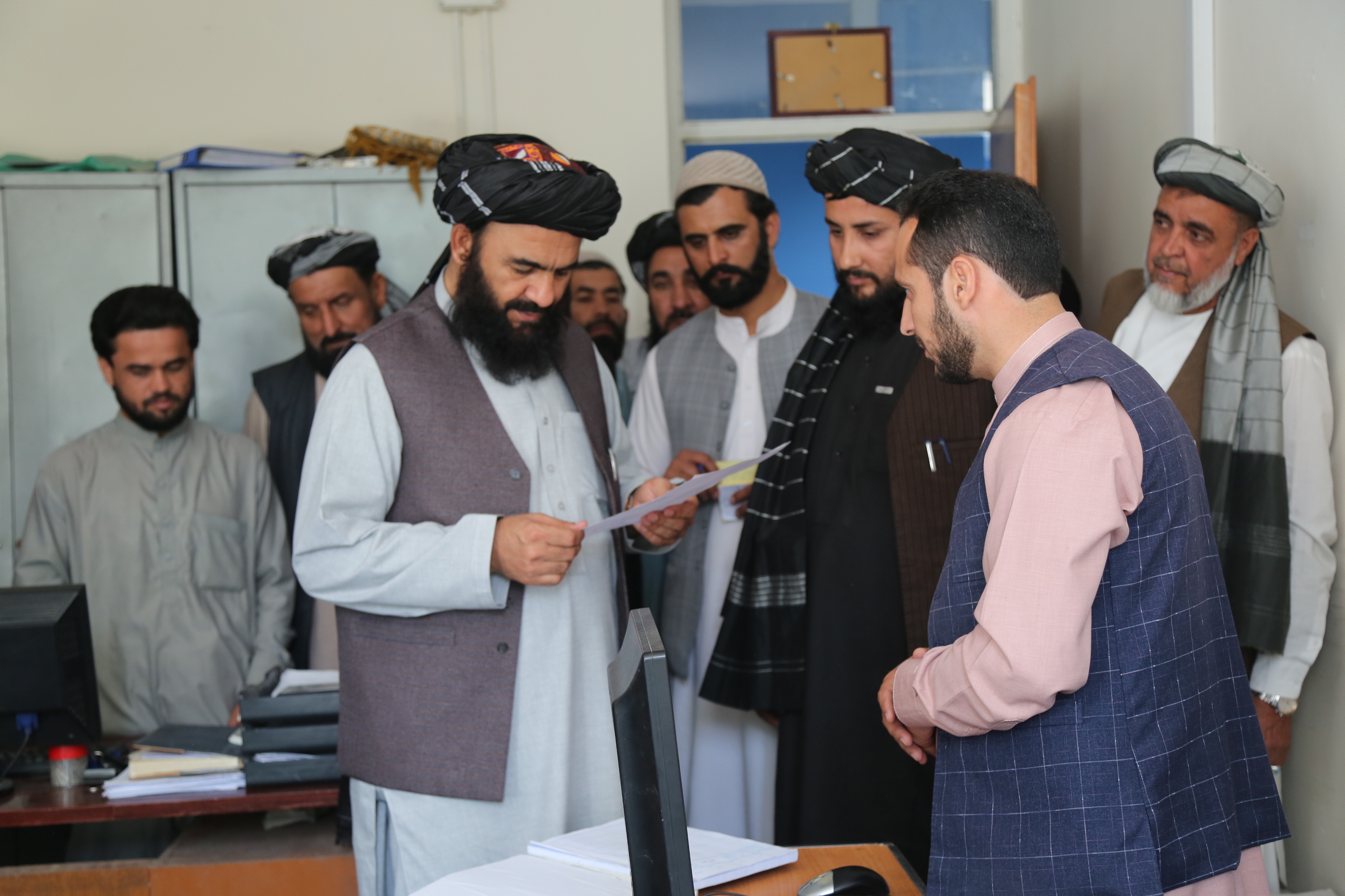 د بلخ ولایت د صنعت او سوداګرۍ ریاست له کارکونکو سره ناسته