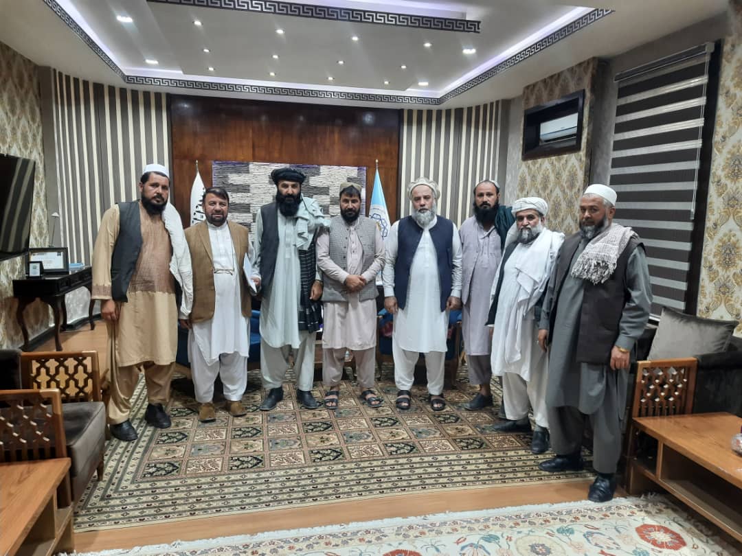 بحث روی حاصلات و صادرات سیب میدان وردک