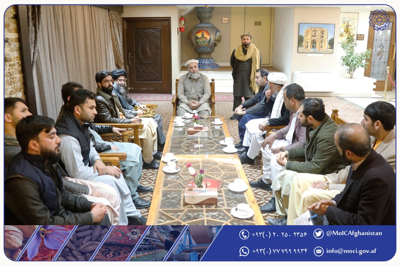 دیدار محترم الحاج عزیزی با اعضای اتحادیه صادرکنندگان ولایت هرات