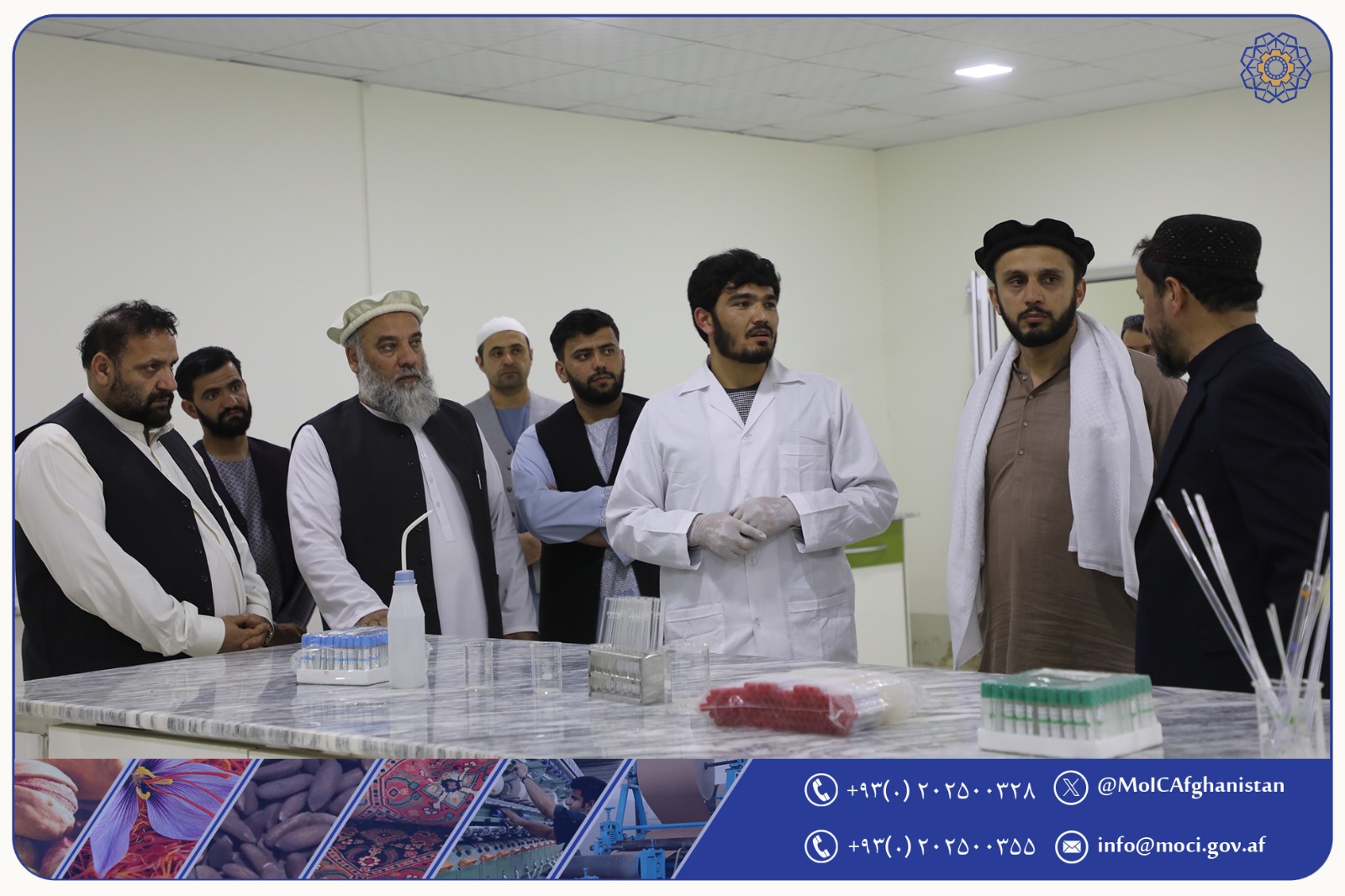 مقام رهبری وزارت صنعت و تجارت از لابراتوار شرکت میوه‌جات کندا دیدن نمود