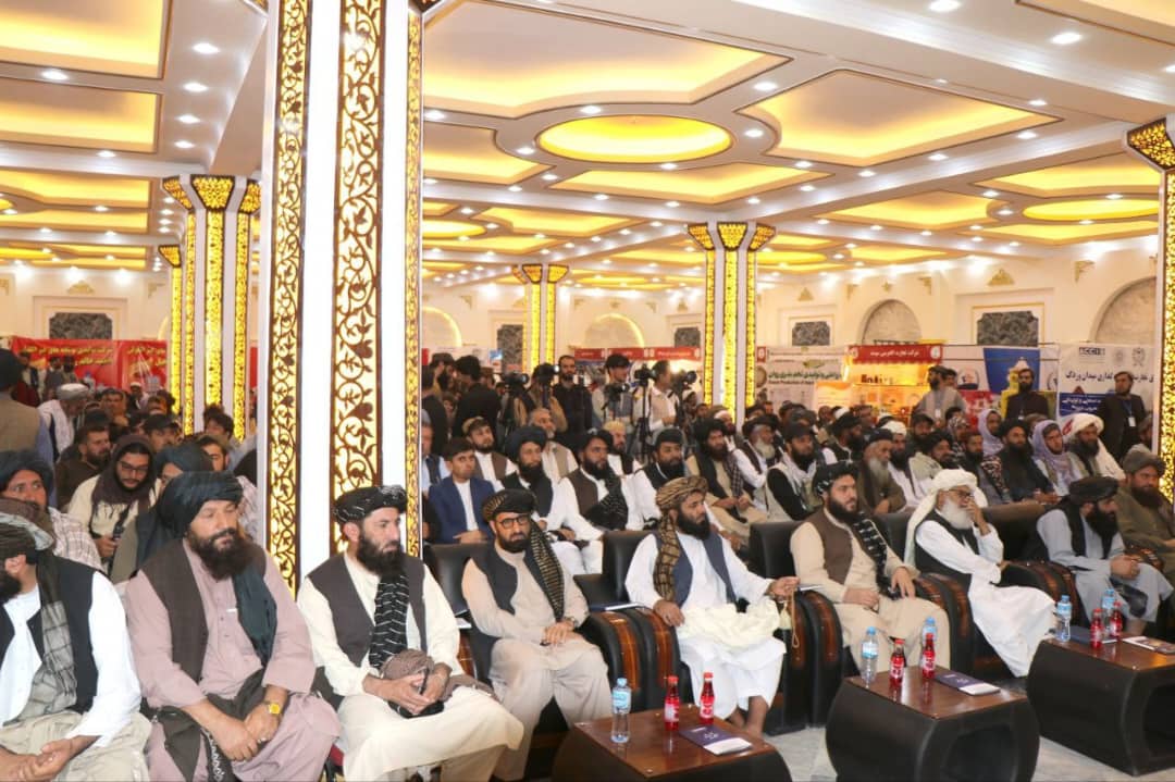 میدان وردګو ولایت کې "د هېواد تولید د هېواد ویاړ" تر عنوان لاندې د کورنیو تولیداتو لوی نندارتون بشپړ راپور