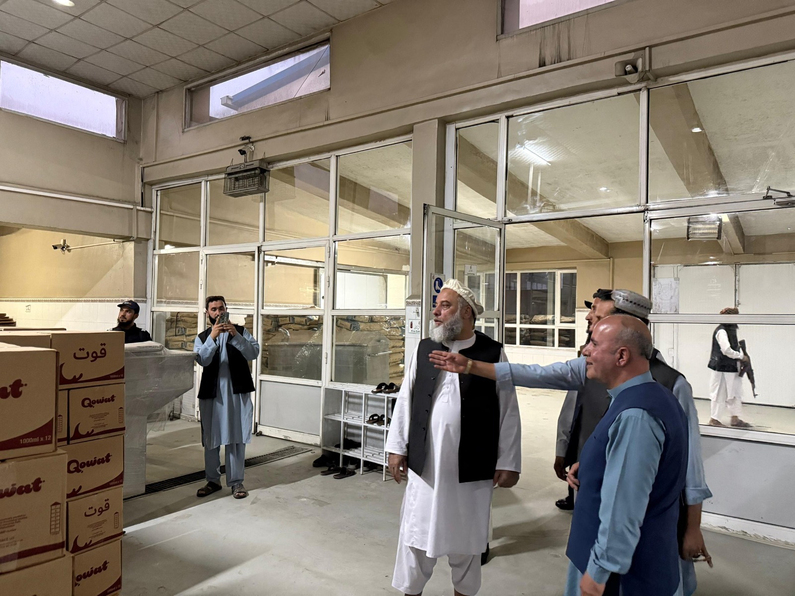 بازدید وزیر صنعت و تجارت از فابریکه پرؤسس میوهجات امیدبهار